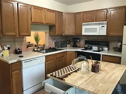 599 N Darwin St #6 — Photo 2