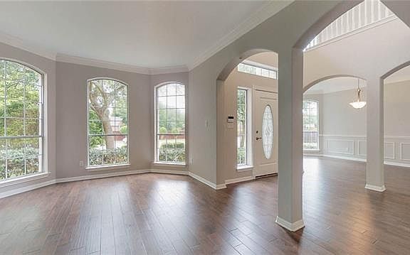 3rd image of 2723 Lake Forest Dr