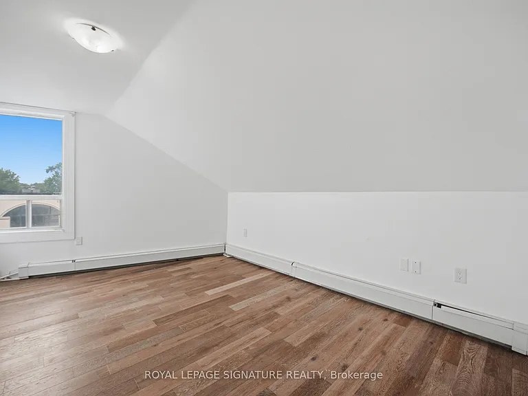 3331 Dundas St W — Photo 20