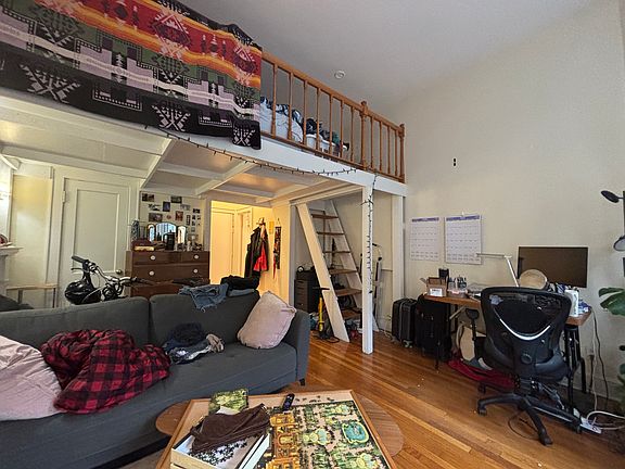 3rd image of 125 Marlborough St APT 3