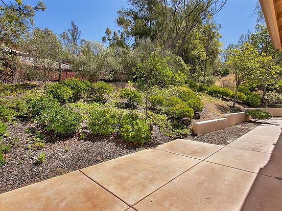 5th image of 944 Juniper Ln