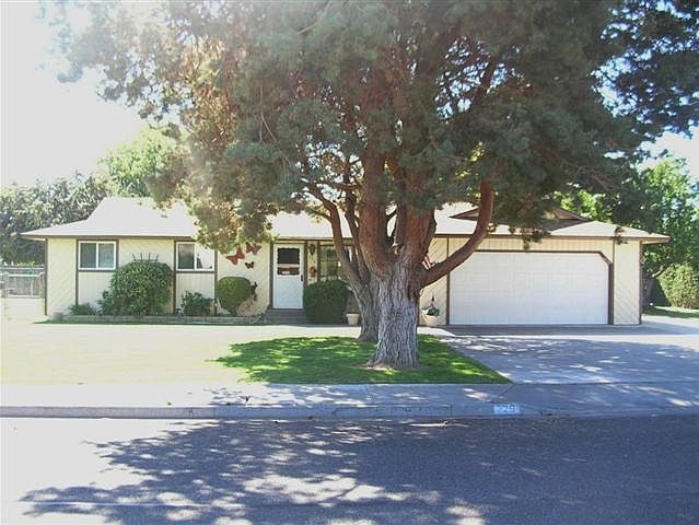1st image of 725 W Park Hills Dr