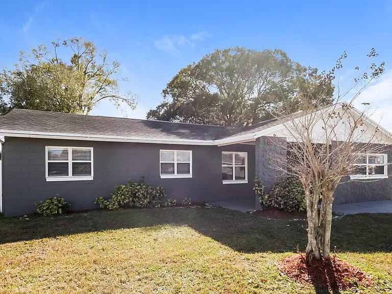 2022 Valencia Cir — Photo 3