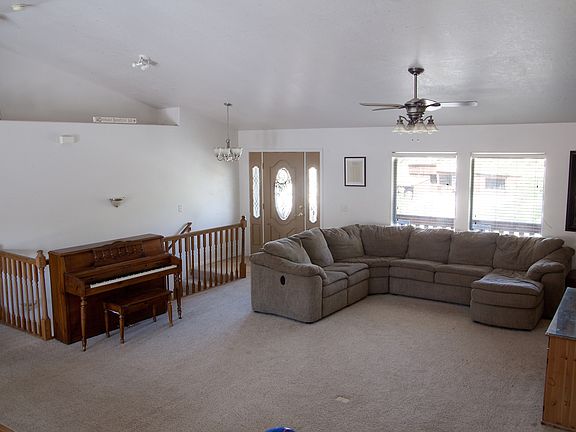 Upstairs Livingroom 2