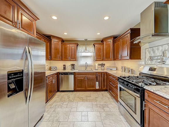 4th image of 13041 Meadowview Ln