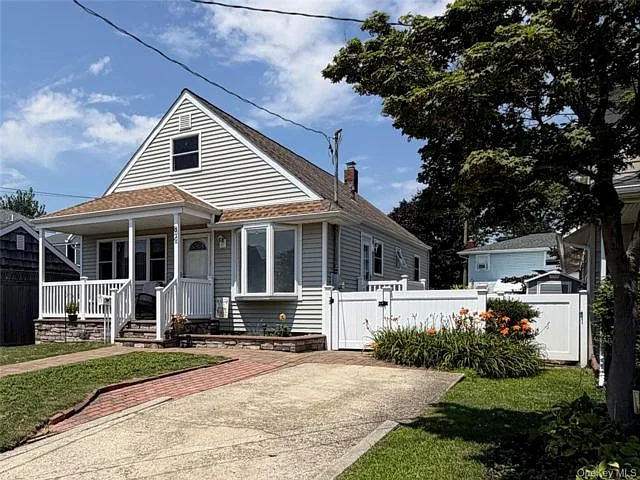 82 E Hollywood Ave