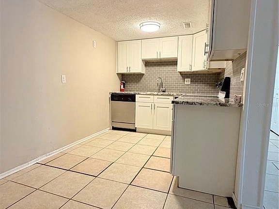 4th image of 908 Lake Destiny Rd Unit B