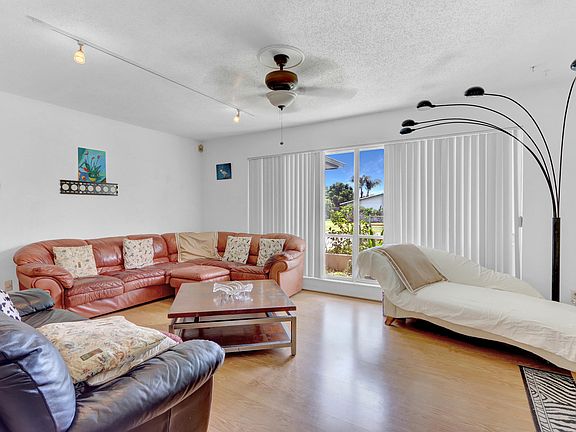 5th image of 216 NE Mainsail Street