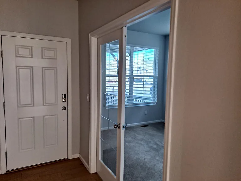 470 Hyde Park Cir — Photo 9
