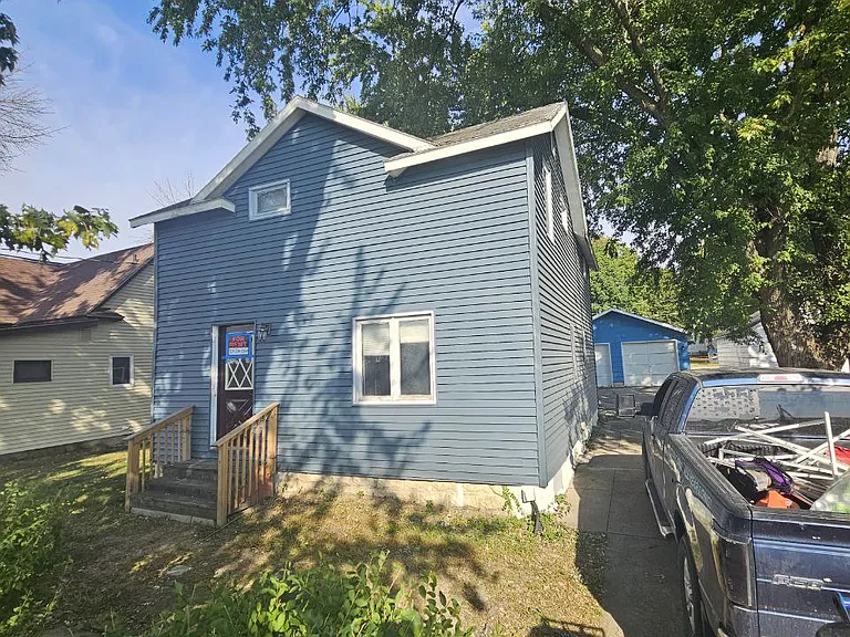 217 2nd Ave SE — Photo 2