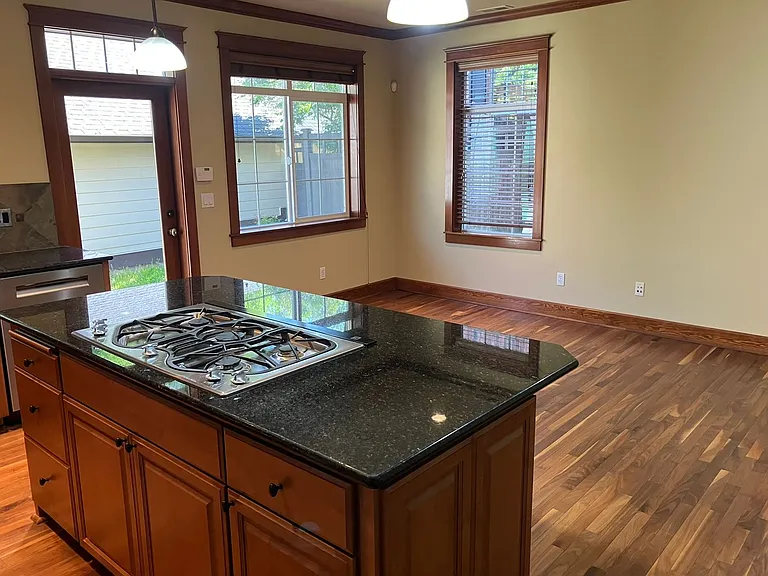 2612 NE Park Dr — Photo 15