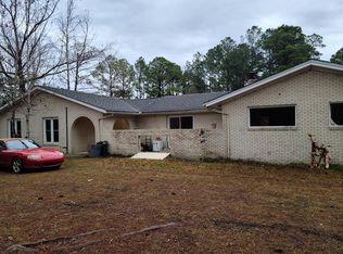 33 Riverdale Dr, Broxton, GA 31519