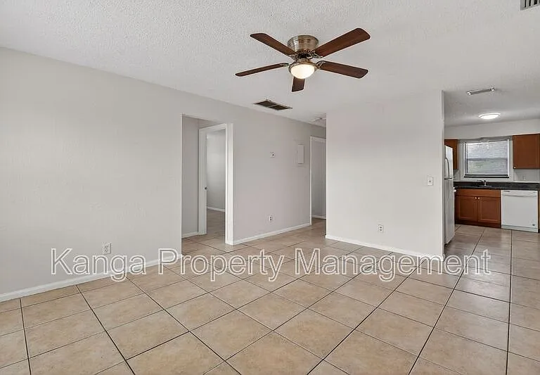 1618 W 26th Ct #D — Photo 4
