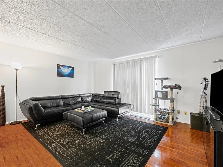3223 W Parkway Dr #3A — Photo 9