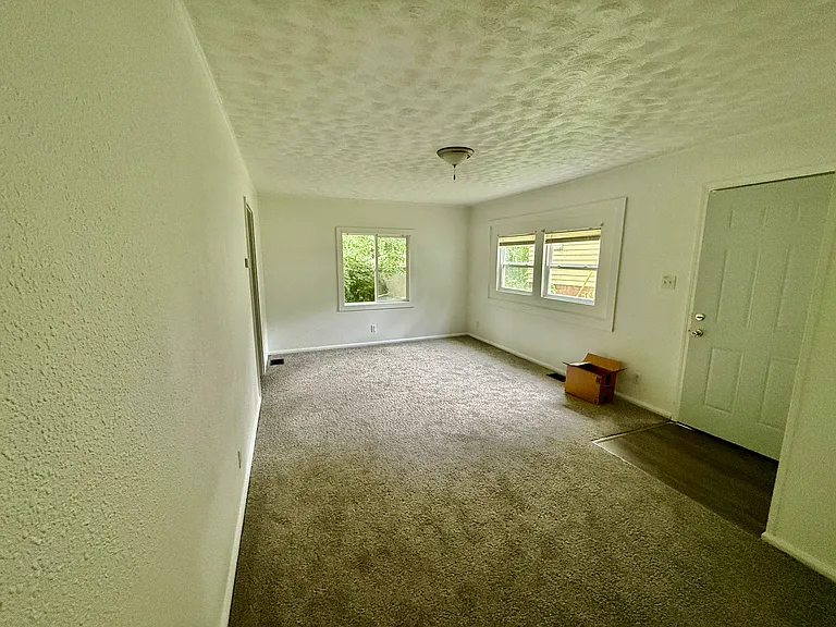 1901 Indiana Ct — Photo 10
