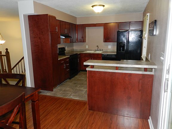 Updated Kitchen & Dinning Rm
