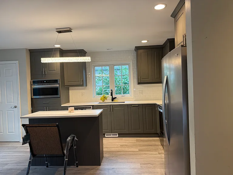 115 Thorniley St — Photo 3