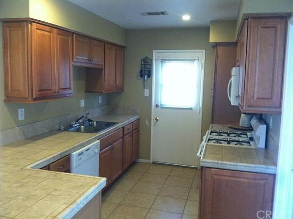 3rd image of 1145 Montrose Ave