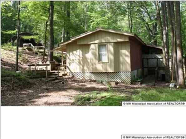 37 Valley Dr, Byhalia, MS 38611