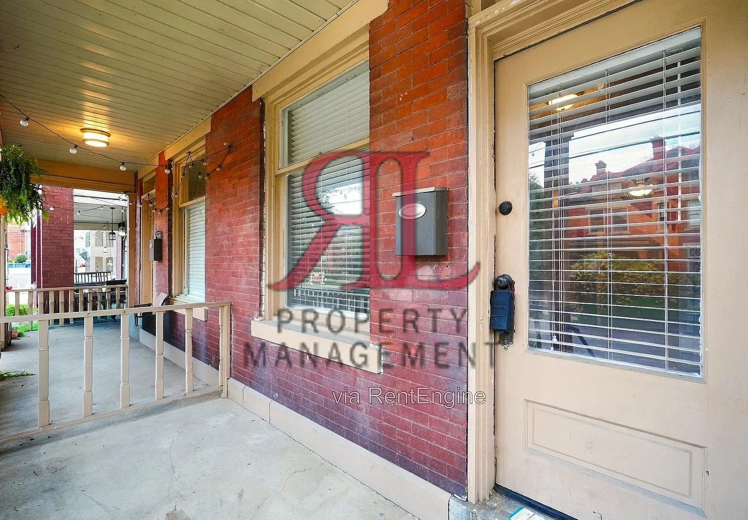 3 bed, 1.0 bath, 1200 sqft, $2,099 — Photo 2