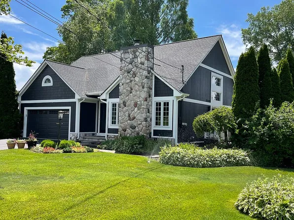 385 Bay Pointe Rd, Lake Orion, MI 48362