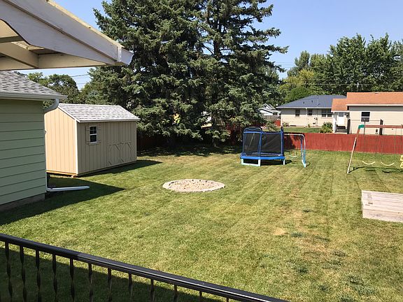 Large fenced yard w/shed
