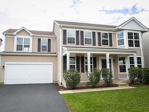 2nd image of 1590 Victoria Park Cir