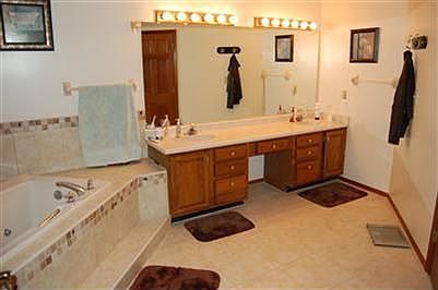 3rd image of 1735 Heatherwood Trl