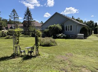 2 Twigs End, Gravenhurst, ON P1P 1Z2