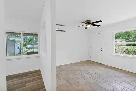 2 bed, 702 sqft, $1,200 — Photo 3