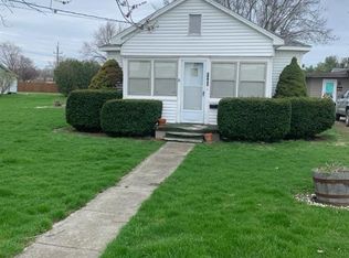 1409 N 10th St, Mattoon, IL 61938
