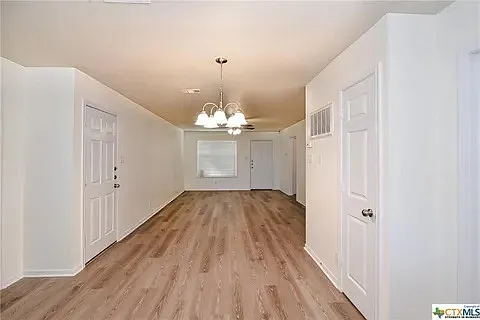 3 bed, 1200 sqft, $1,375 — Photo 2