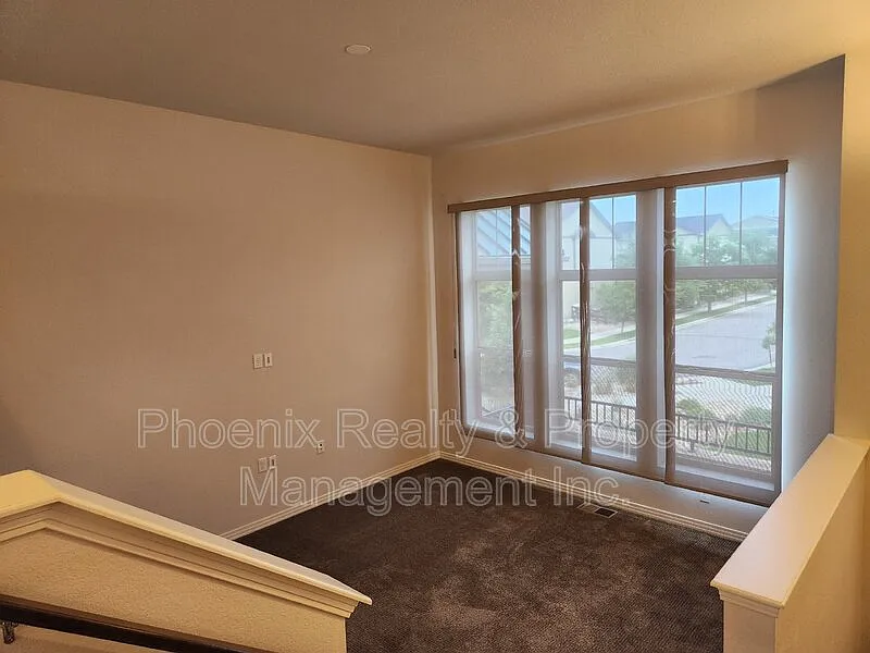 3 bed, 3.0 bath, 1988 sqft, $3,000 — Photo 4