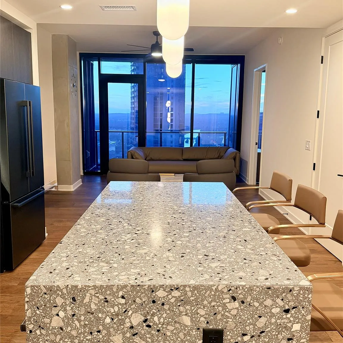 2 bed, 2.0 bath, 1073 sqft, $4,000 — Photo 4