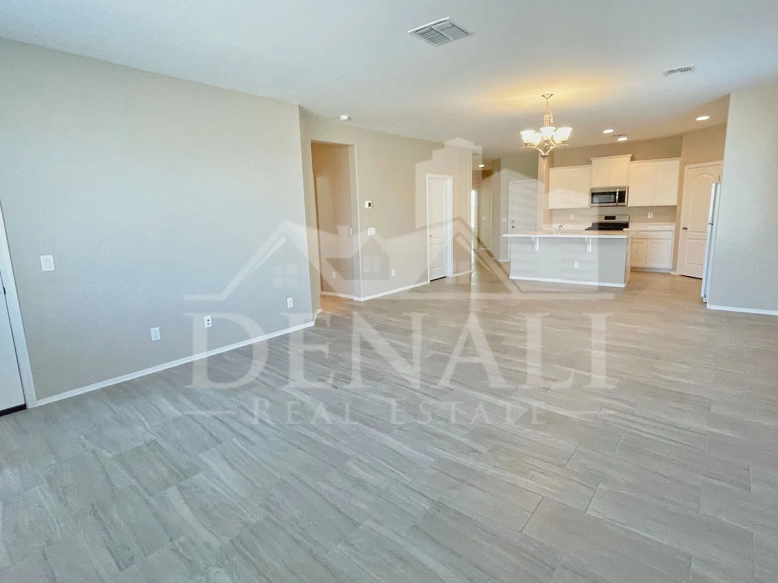 3 bed, 2.0 bath, 1487 sqft, $1,995 — Photo 4