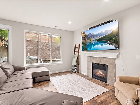 4th image of 2829 82nd Avenue Ct E