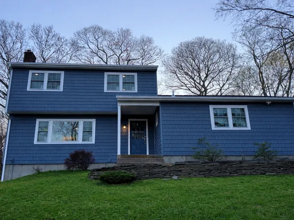 10 Valentine Rd, Shoreham, NY 11786