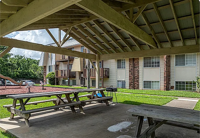 Ruby on the Creek Apartments — Photo 22