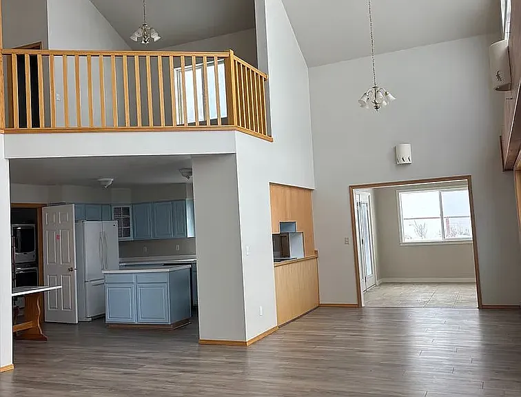 650 E Williams Rd — Photo 2
