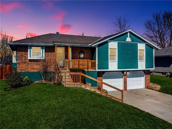 211 NW Chestnut St, Blue Springs, MO 64014