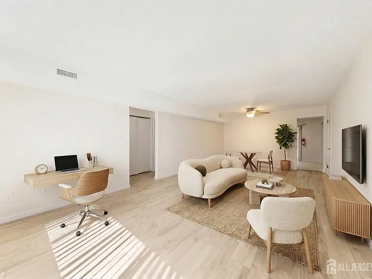 1807 Muriel Ct — Photo 3