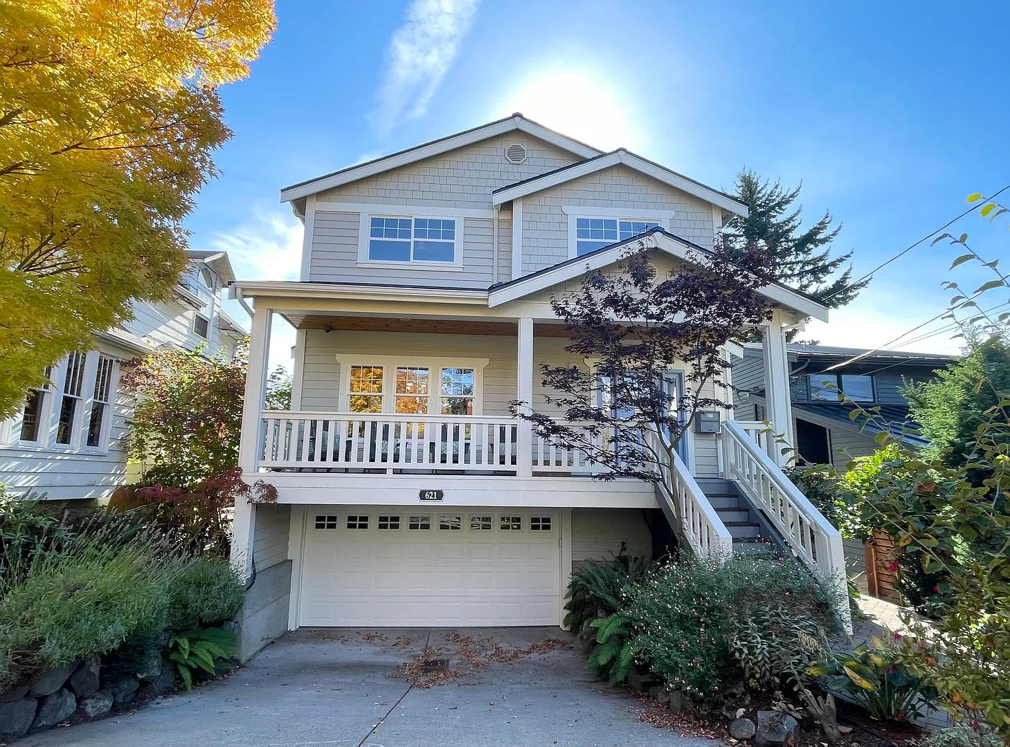 Maple Leaf 4-Bed Craftsman — Photo 2