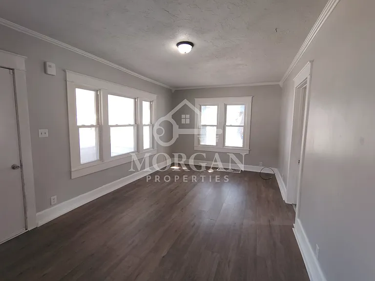 1327 Arrow Ave — Photo 2