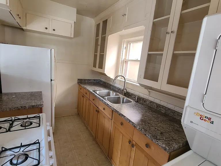 1610 Castle Ct — Photo 6