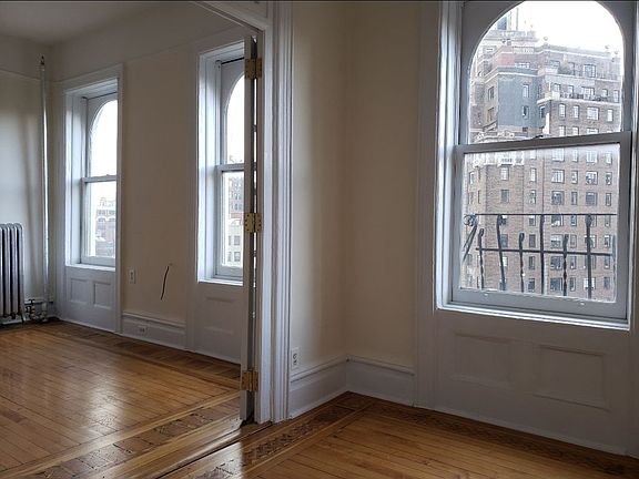 4th image of 66 W 9th St #71