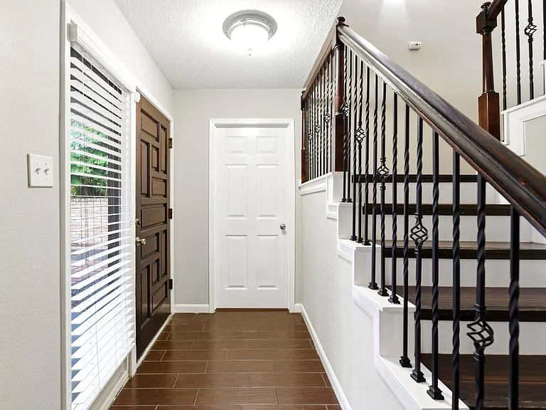 6307 Jadecrest Dr — Photo 7