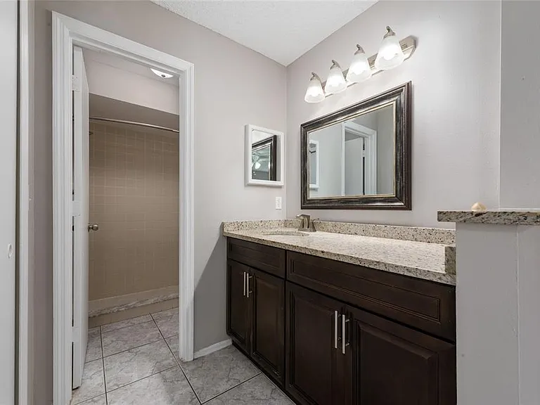 140 Lakepointe Cir — Photo 16
