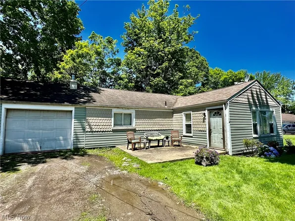 9144 Sharrott Rd, Youngstown, OH 44514