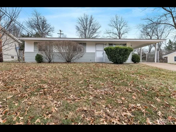 404 Spring Meadows Dr, Ballwin, MO 63011