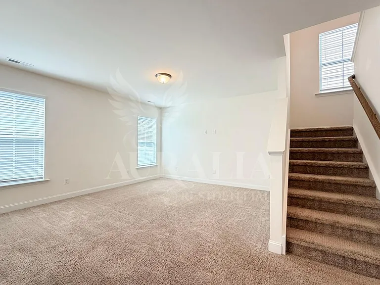 563 Whitley Ridge Dr — Photo 7
